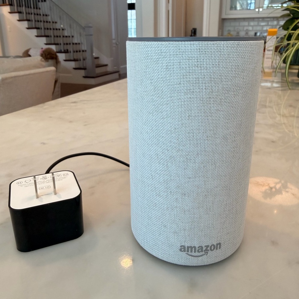 Amazon Echo Smart Speaker (2nd generation) in Sandstone, EUC - Picture 2 of 4